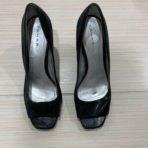 Tahari high heel black shoes size 6